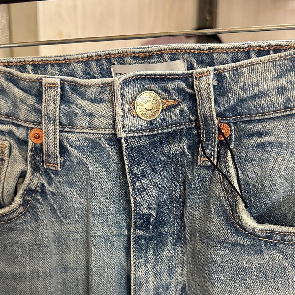 Zara Women's Straight Leg Jeans in Light Blue - Picture 4 of 6
